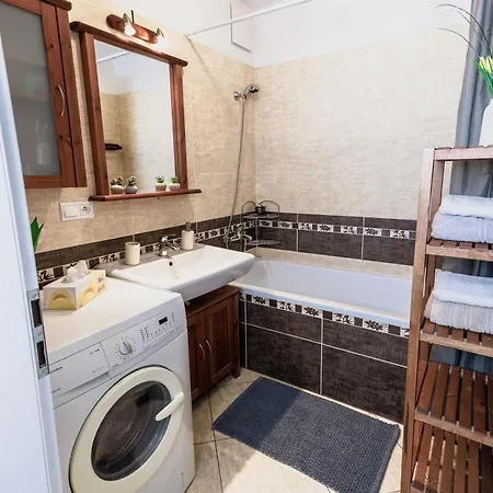 Sunny With Amazing Terrace On The 13th Floor Near Center شقة *